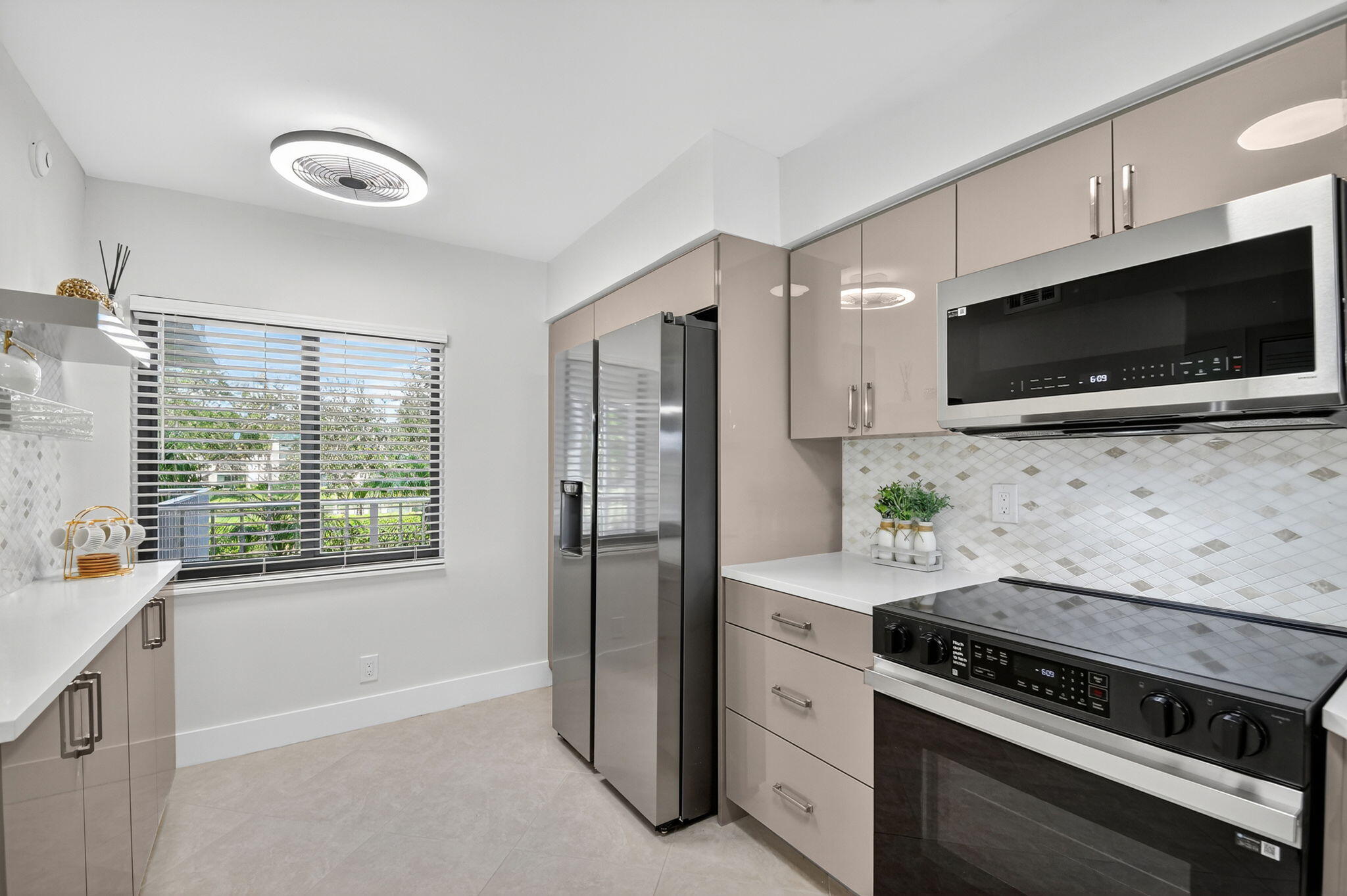 HUNTINGTON LAKES SEC FIVE CONDOS - Residential