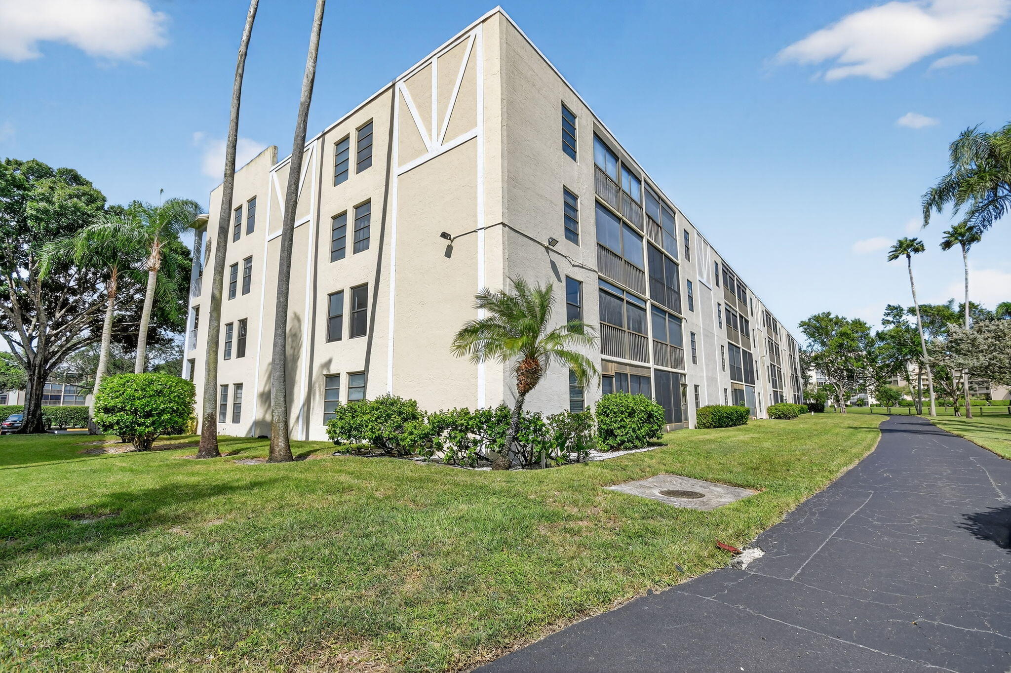 HUNTINGTON LAKES SEC FIVE CONDOS - Residential