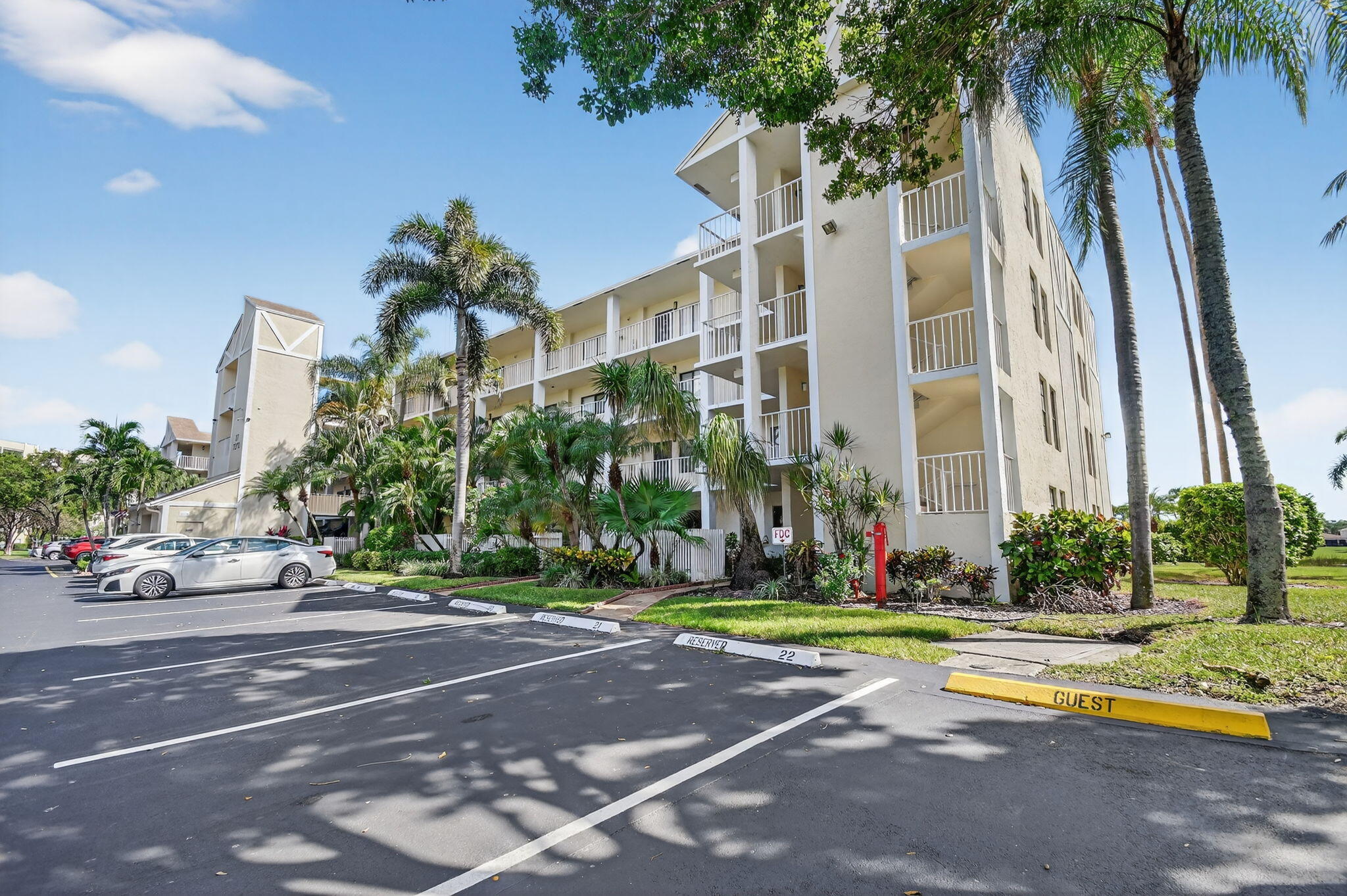 HUNTINGTON LAKES SEC FIVE CONDOS - Residential