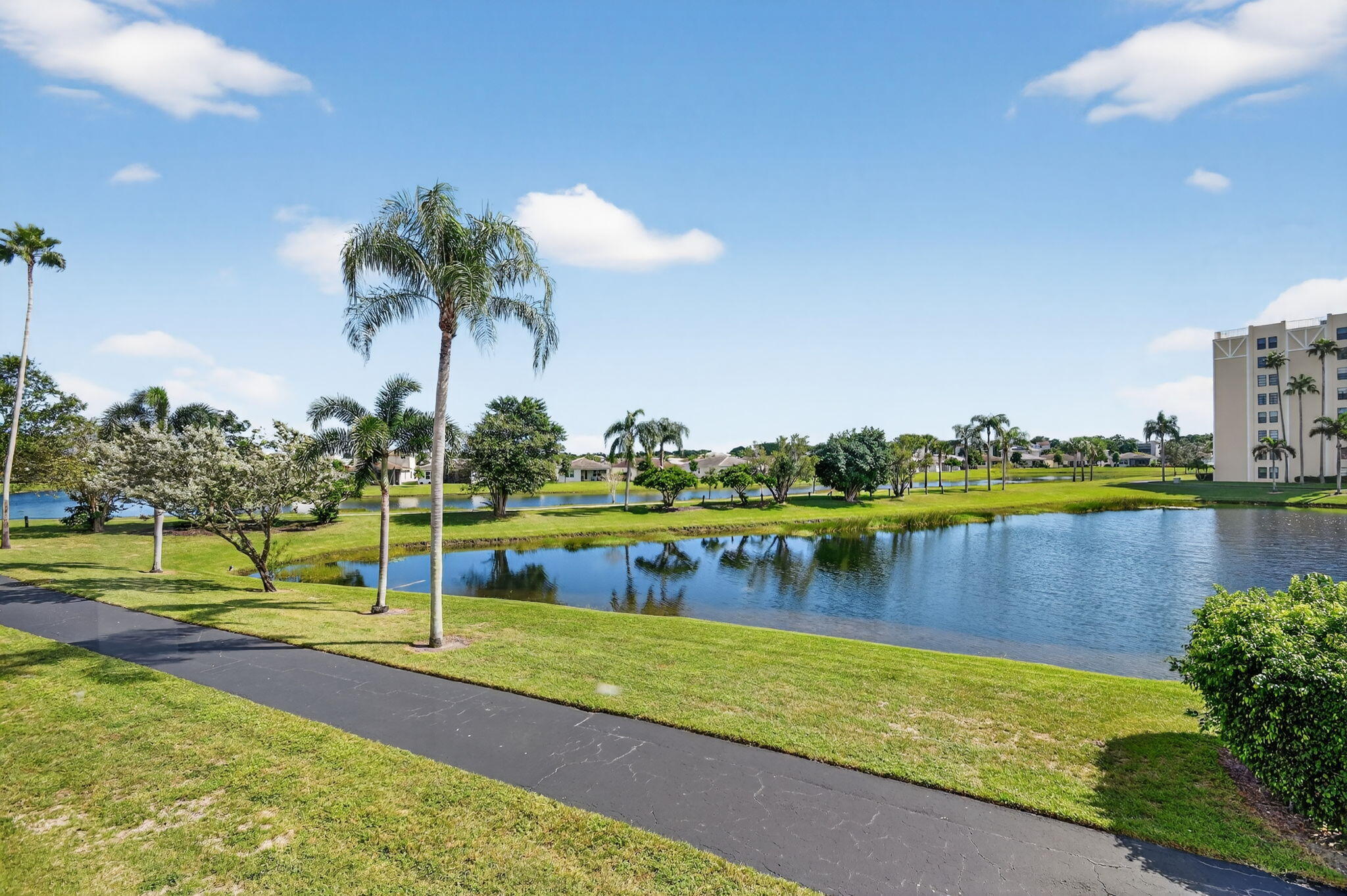 HUNTINGTON LAKES SEC FIVE CONDOS - Residential