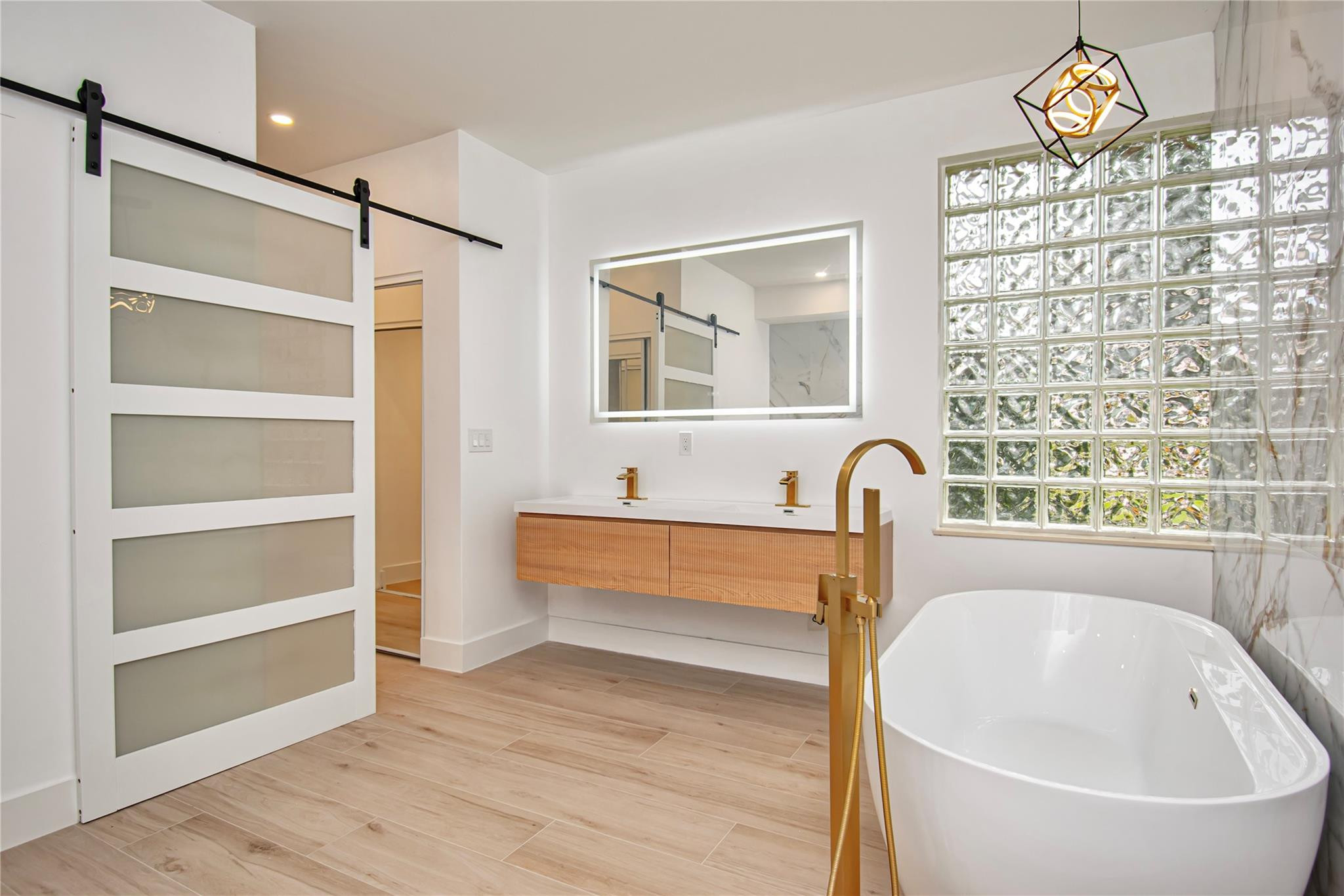 VALENCIA LAKES 1 - Residential