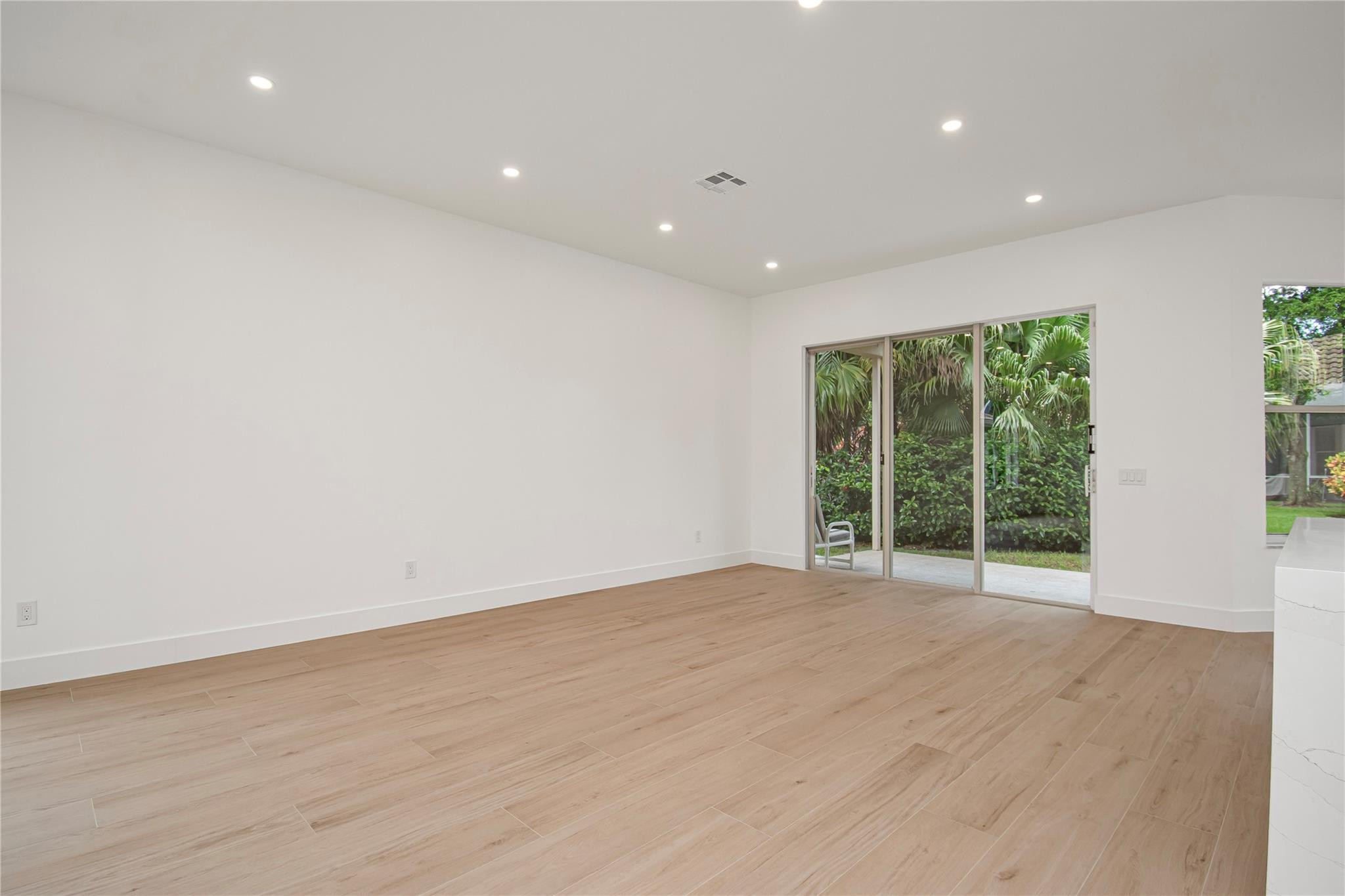 VALENCIA LAKES 1 - Residential