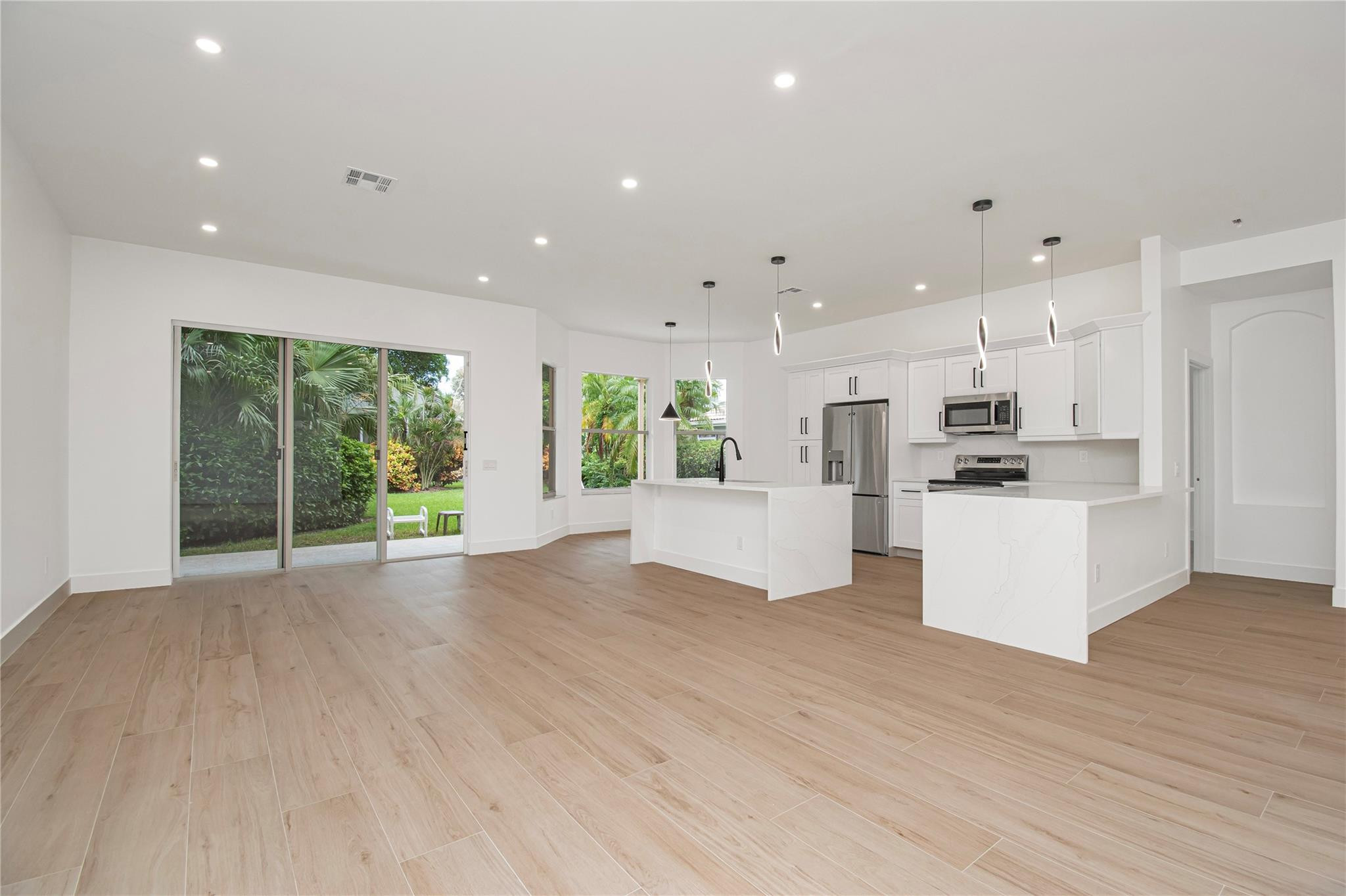 VALENCIA LAKES 1 - Residential