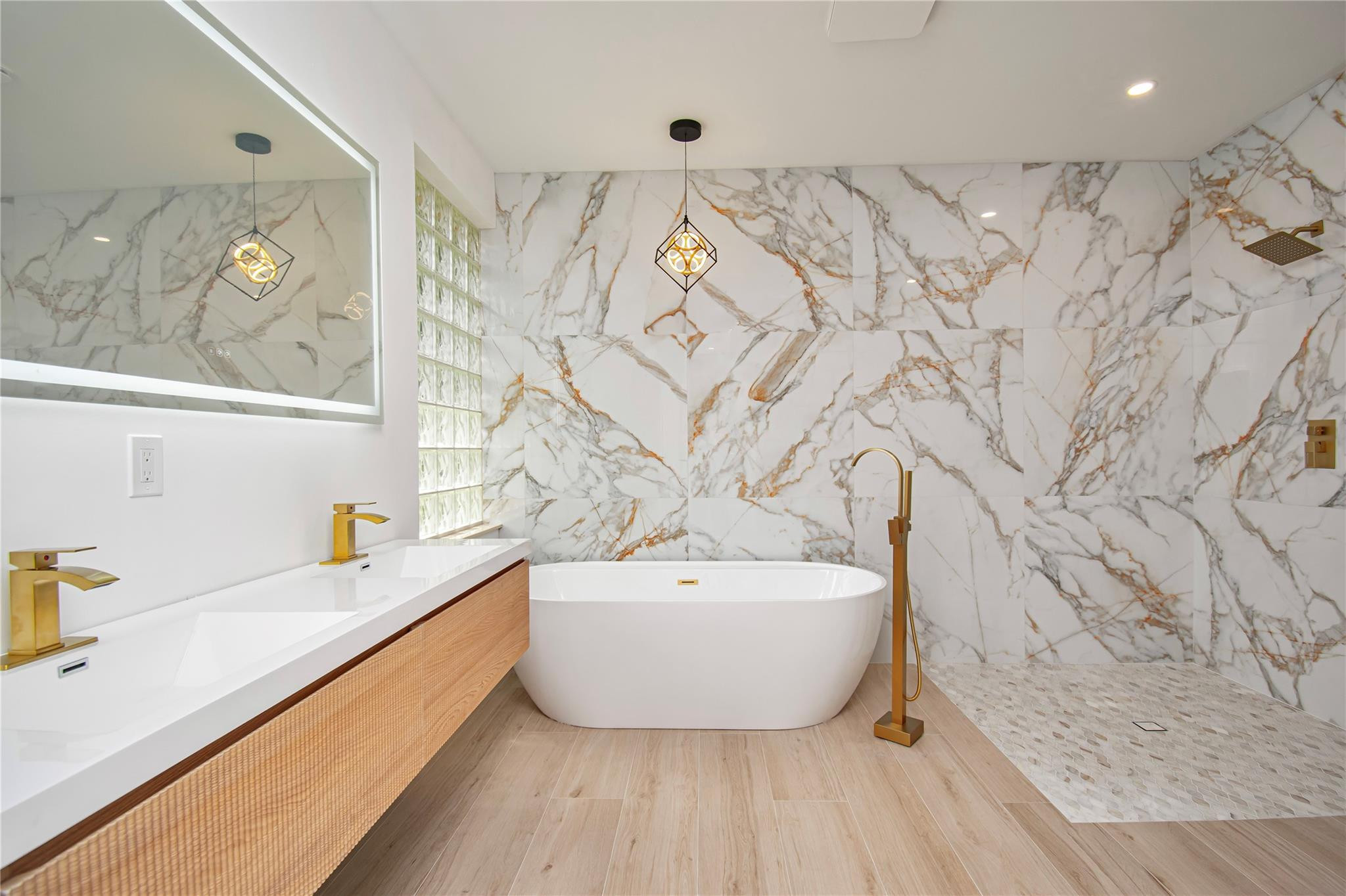 VALENCIA LAKES 1 - Residential