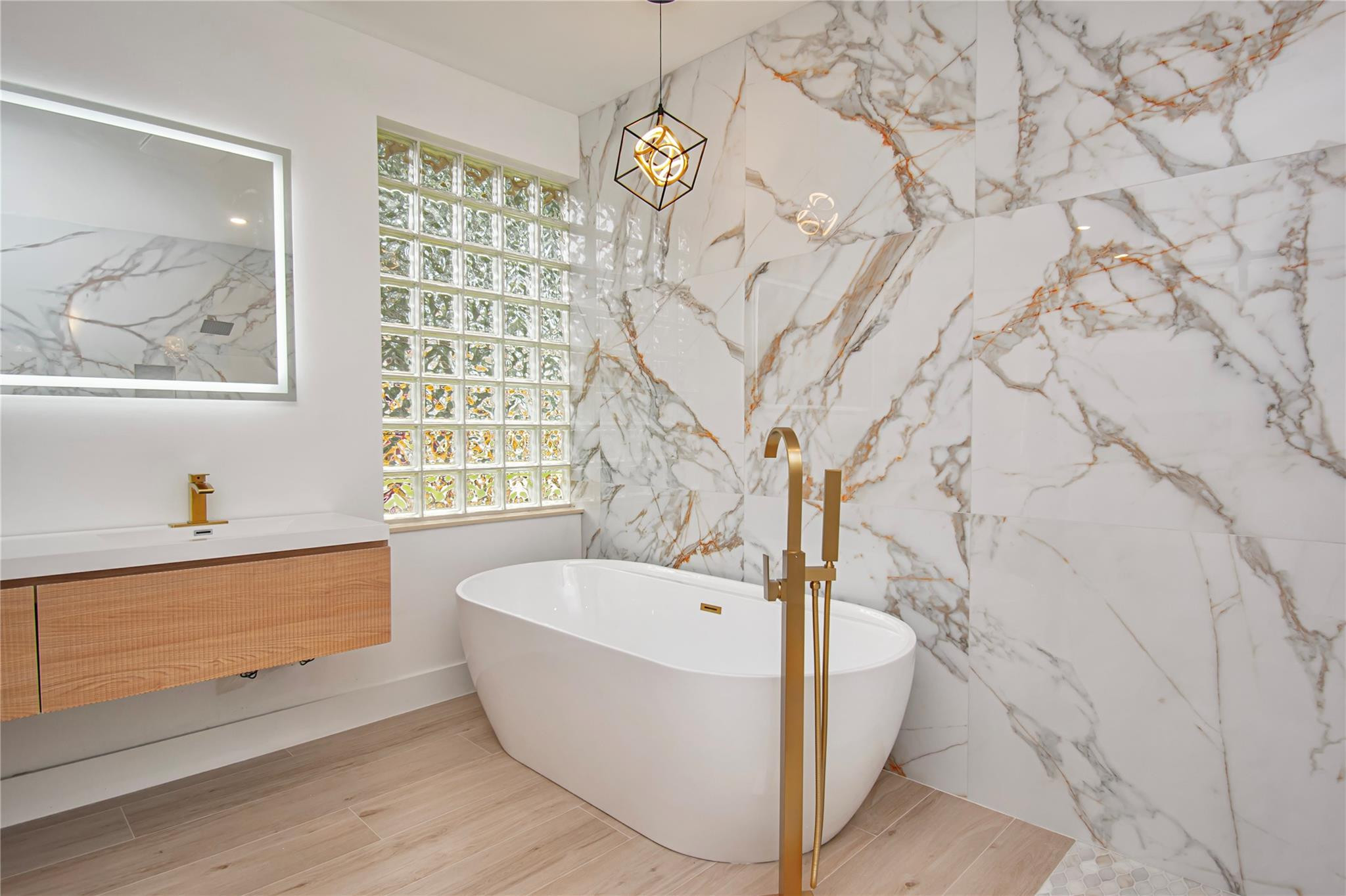 VALENCIA LAKES 1 - Residential