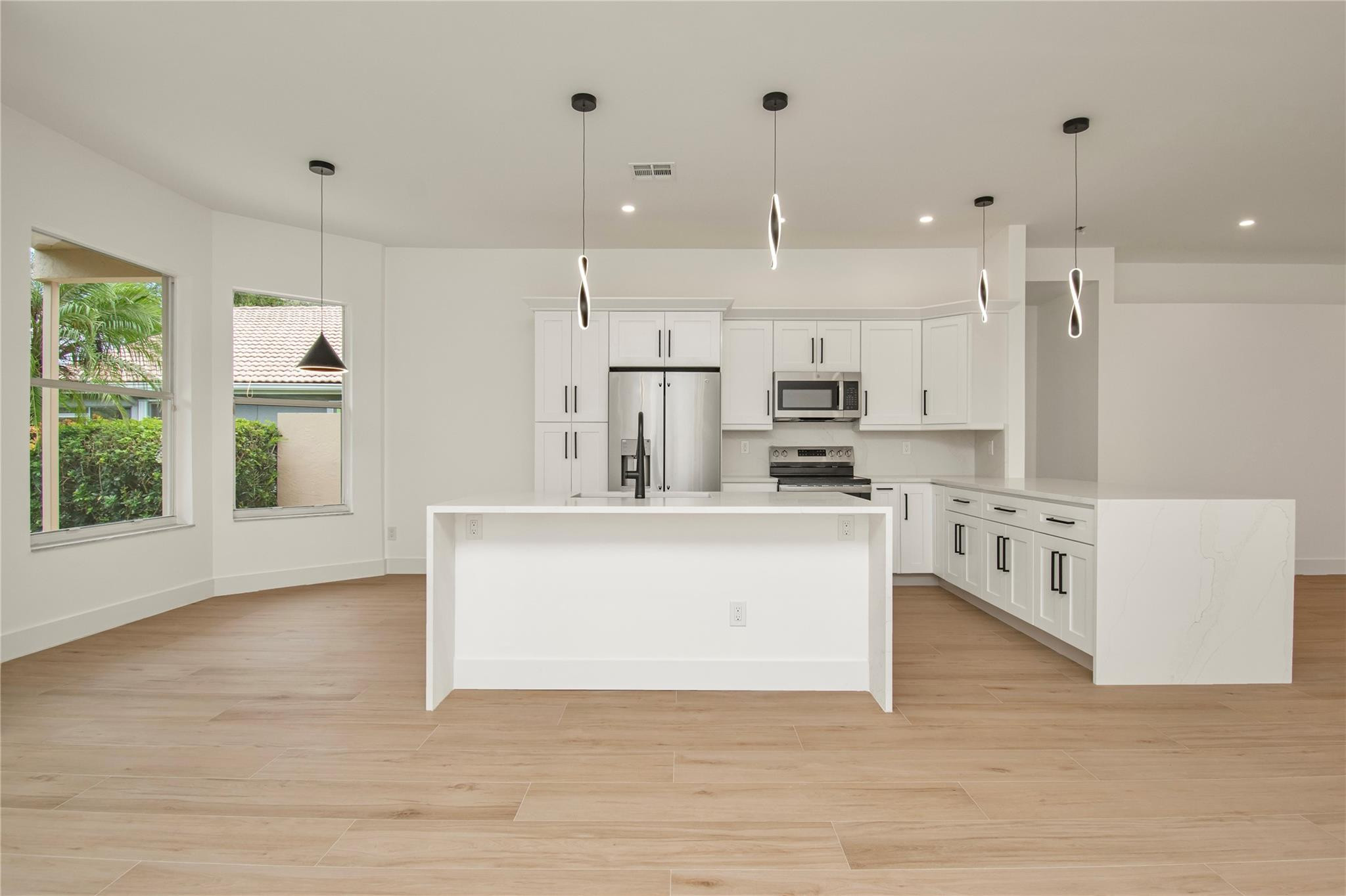 VALENCIA LAKES 1 - Residential