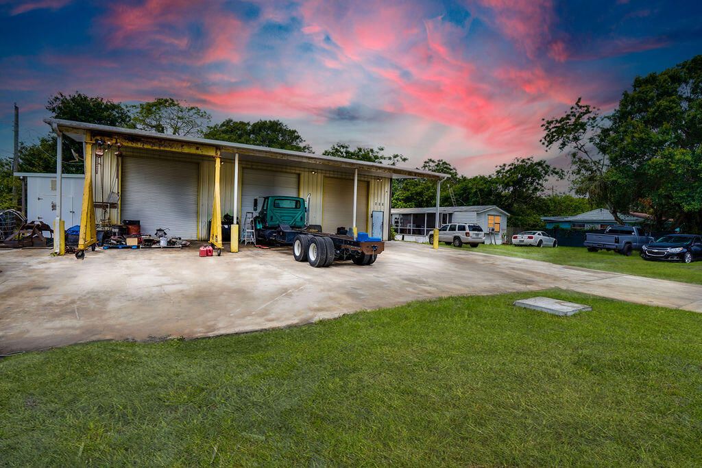 Photo of 501 N 44th Street, Fort Pierce, FL 34947 (MLS # R10796912)