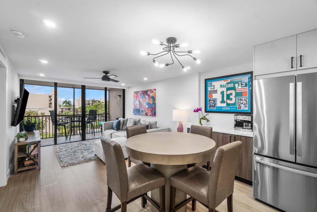 Photo of 4 Royal Palm Way #4020, Boca Raton, FL 33432 (MLS # B26059437)