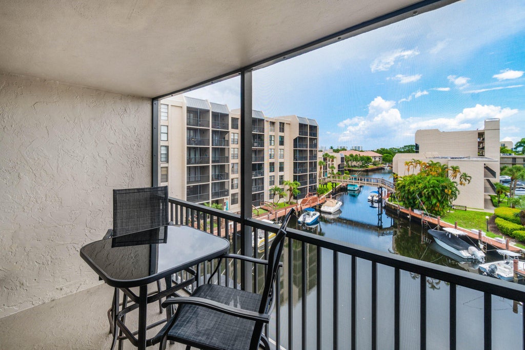 Photo of 4 Royal Palm Way #4020, Boca Raton, FL 33432 (MLS # B26059437)