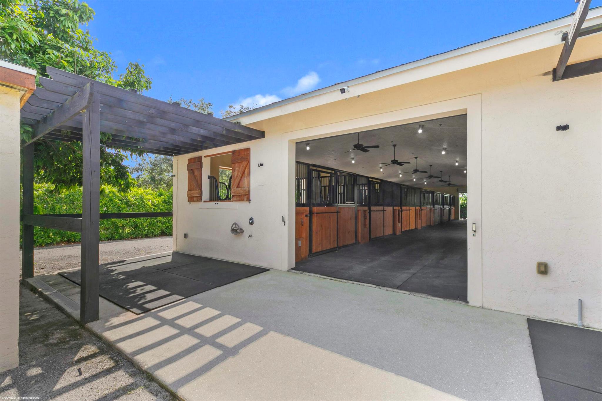 PADDOCK PARK 2 OF WELLING - Residential Lease