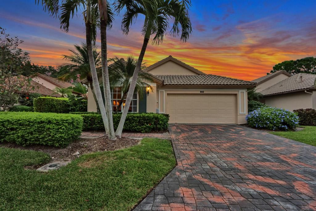 Photo of 942 Augusta Pointe Drive, Palm Beach Gardens, FL 33418 (MLS # R10751936)