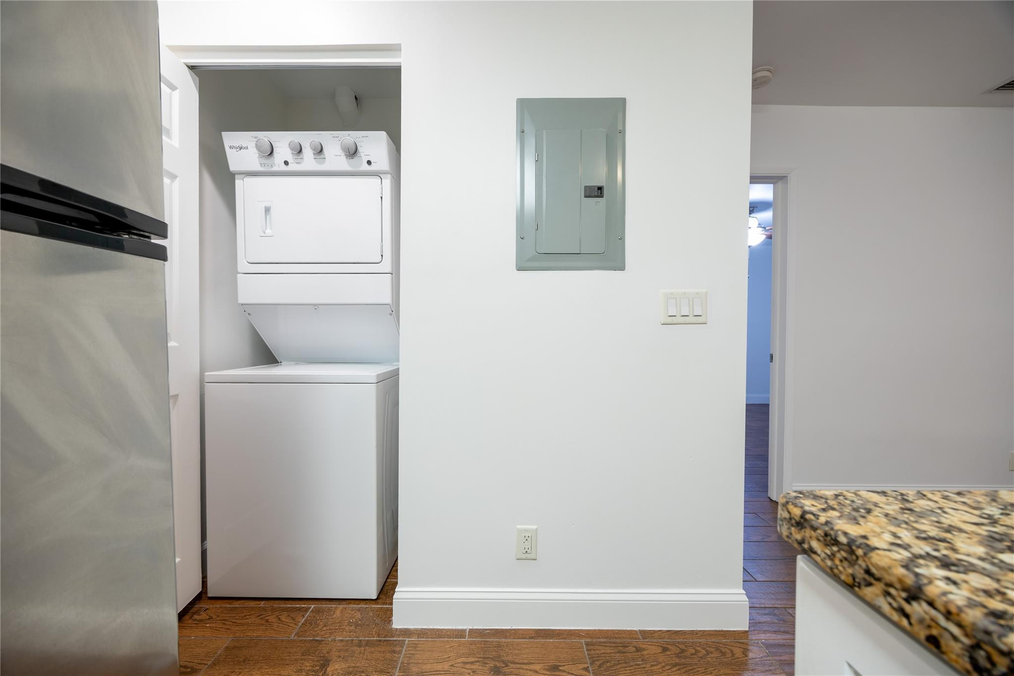 Lauderdale 2-9 D - Residential Lease