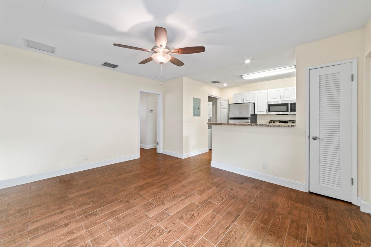 Lauderdale 2-9 D - Residential Lease