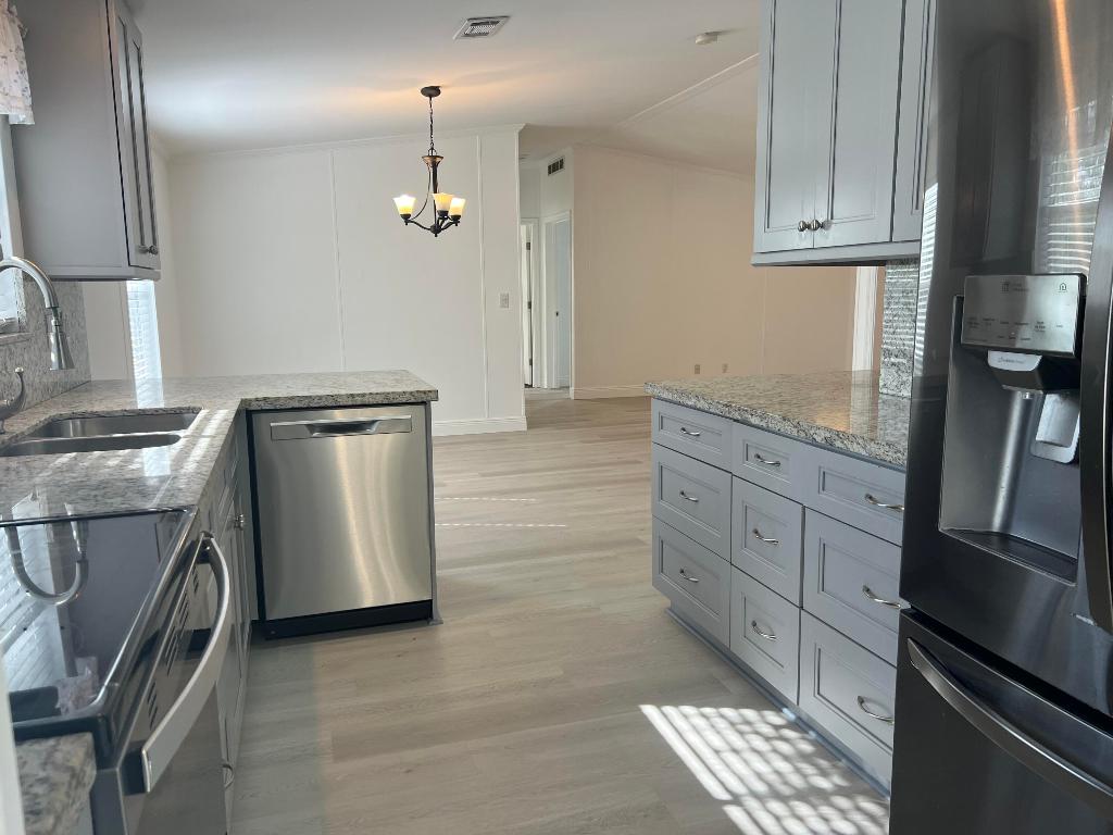 DEERFIELD LAKE - Residential