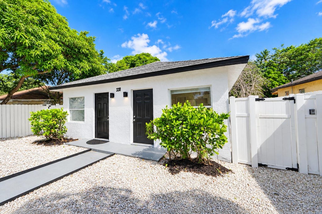 Photo of 338 SW 1st Terrace #4, Deerfield Beach, FL 33441 (MLS # B26091478)