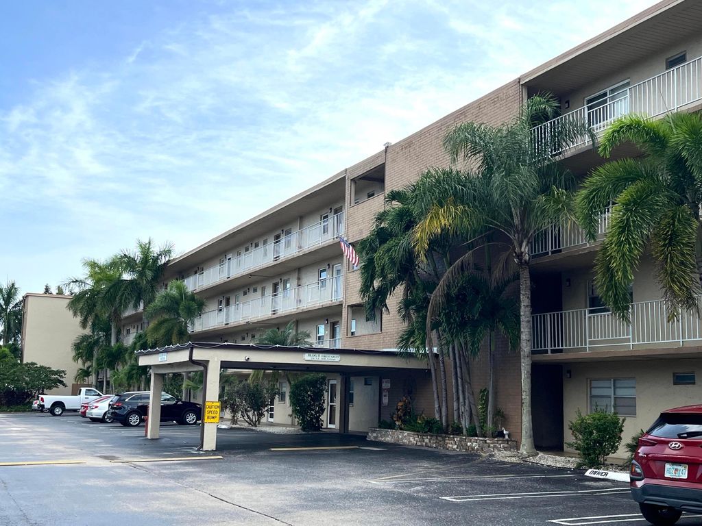 Photo of 330 NE 26th Avenue #406, Boynton Beach, FL 33435 (MLS # R11144404)