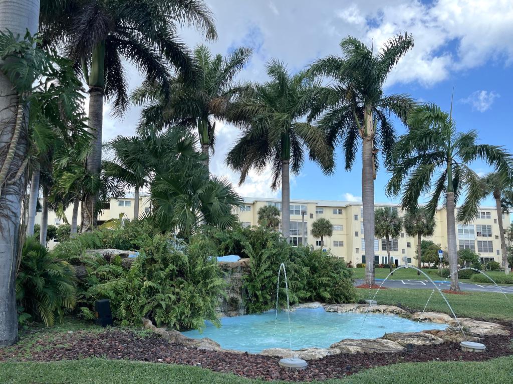 VILLAGE ROYALE FOREST GREEN CONDO - Residential