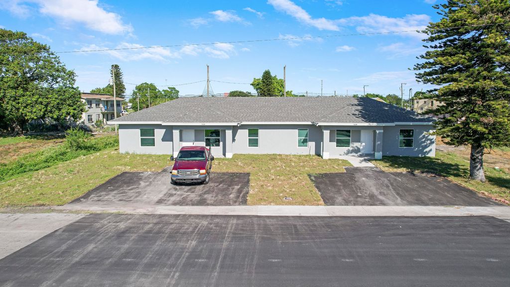 Photo of 548 SW 5th Street, Belle Glade, FL 33430 (MLS # B26012097)