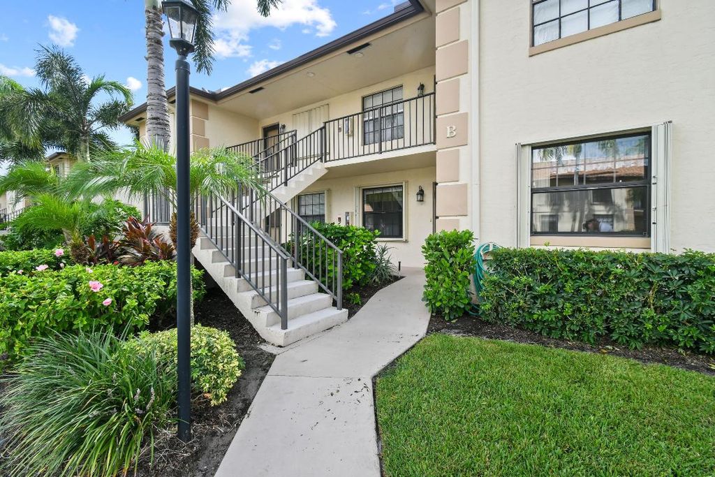 Photo of 1001 Pinecrest Circle #B, Jupiter, FL 33458 (MLS # R11121864)