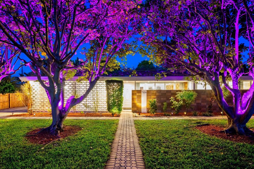 Income Producing Property. Seller Financing Available. This stunning 6-bedroom, 3-bathroom home offers the perfect blend of comfort, space, and location. Featuring a brand-new roof, a beautiful private pool, and located in a quiet, safe neighborhood with no HOA, No Flood zone, ideal for investors or families. Just one block from the water and close to parks, schools, shopping, and the police station, this property combines convenience and peace of mind. The spacious layout, open kitchen, and outdoor areas make it perfect for entertaining and relaxing.  ✨ Highlights: • 6 bedrooms / 3 bathrooms • Private pool • New roof • No HOA • Safe and family-friendly area • One block from the water • Close to parks, shops, and police station is just a block away. This home has a proven track record as an income-producing Airbnb, and the active short-term rental license can be transferred to the new owner a rare and highly valuable advantage in this area.  Highlights: " 5 Bedrooms / 5 Bathrooms " Saltwater Pool " One Block From the Water " Private Community Boat Ramp " Private Police Department " Tennis Courts + Outdoor Gym + Kids Park " Past Airbnb Income - High Demand Area " Active STR License Transferable " Ideal for Owner-Occupant or Investor