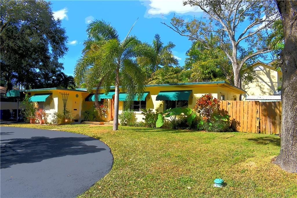 Photo of 1577 SW 23rd Ct, Fort Lauderdale, FL 33315 (MLS # F10266608)