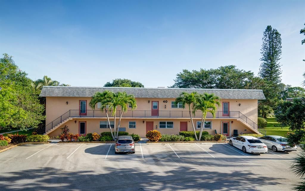 Photo of 2950 SE Ocean Boulevard Blvd #40-4, Stuart, FL 34996 (MLS # R10814985)