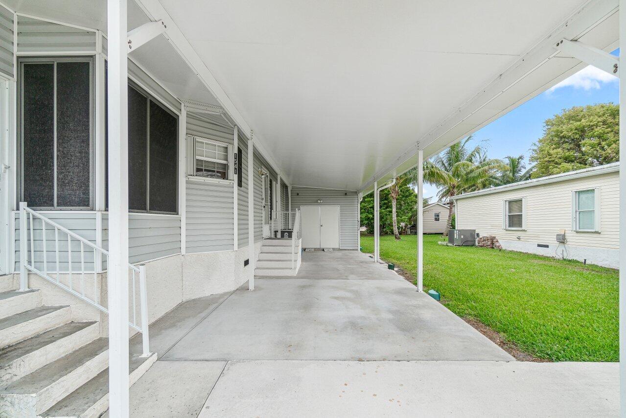1541 SW 65th Avenue, Boca Raton, FL, 33428/$289,000 2 1541 SW 65th Avenue