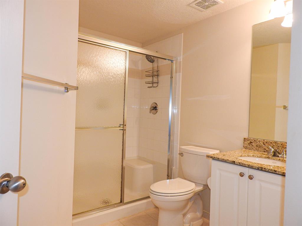 RESIDENCES AT LEGACY PLACE CONDO - Residential Lease