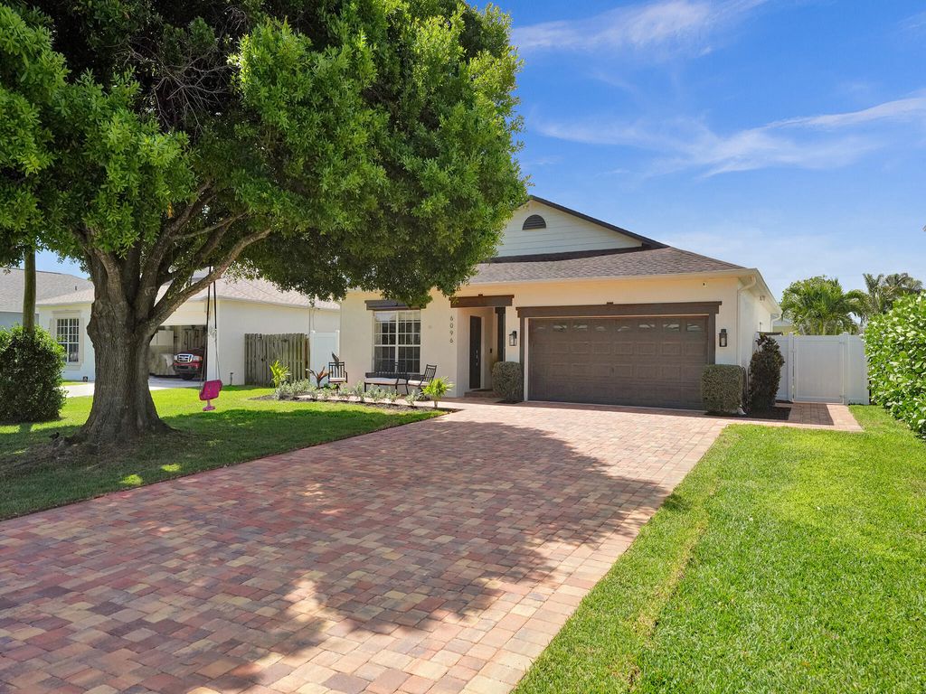 Photo of 6096 Drake Street, Jupiter, FL 33458 (MLS # R10982311)