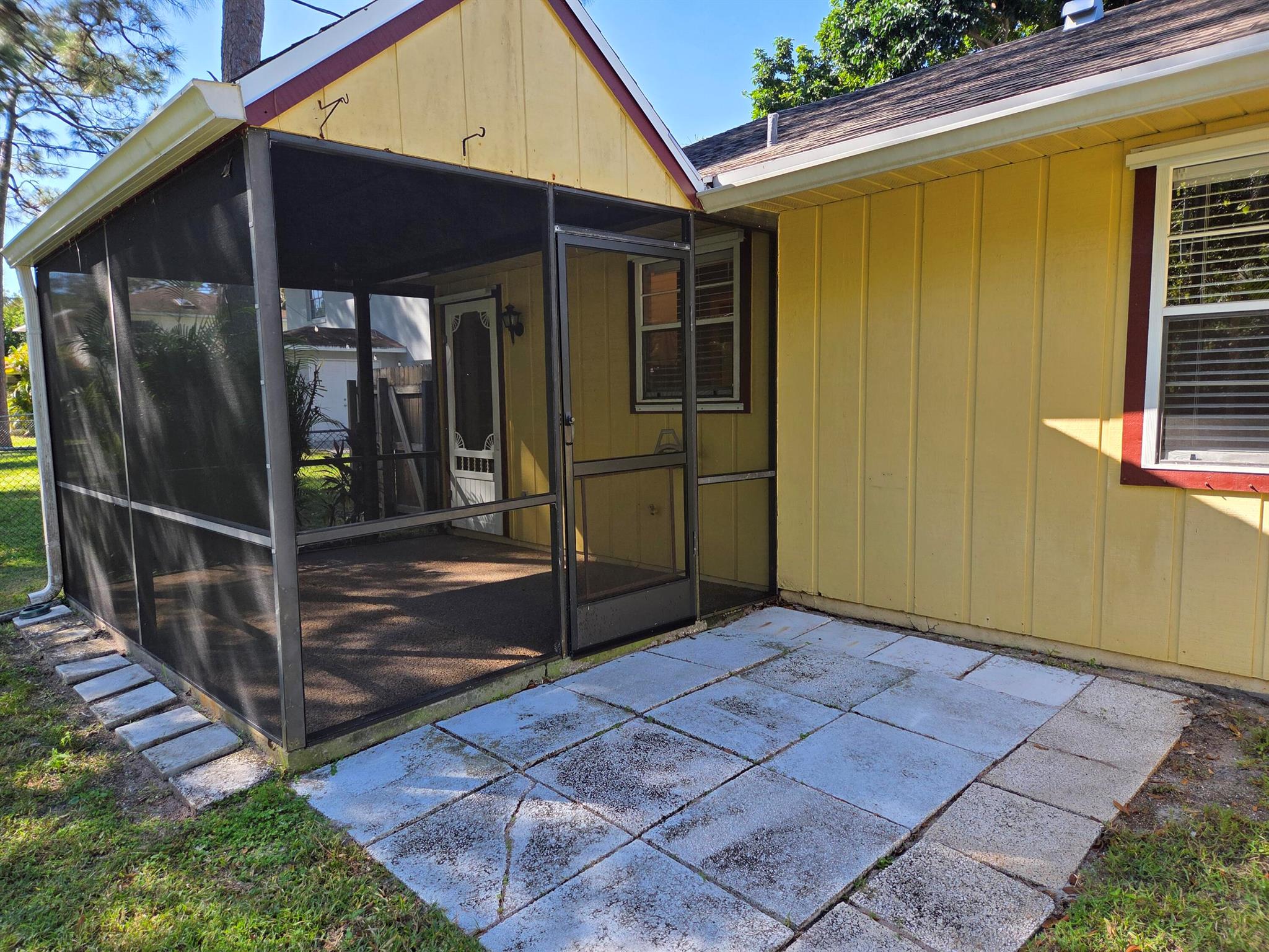 VILLAS OF VERO BEACH - Residential Lease