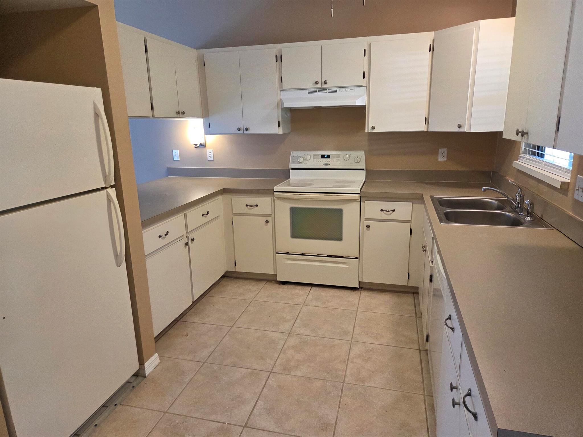 VILLAS OF VERO BEACH - Residential Lease