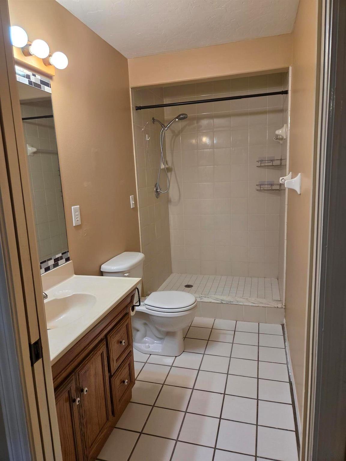 VILLAS OF VERO BEACH - Residential Lease