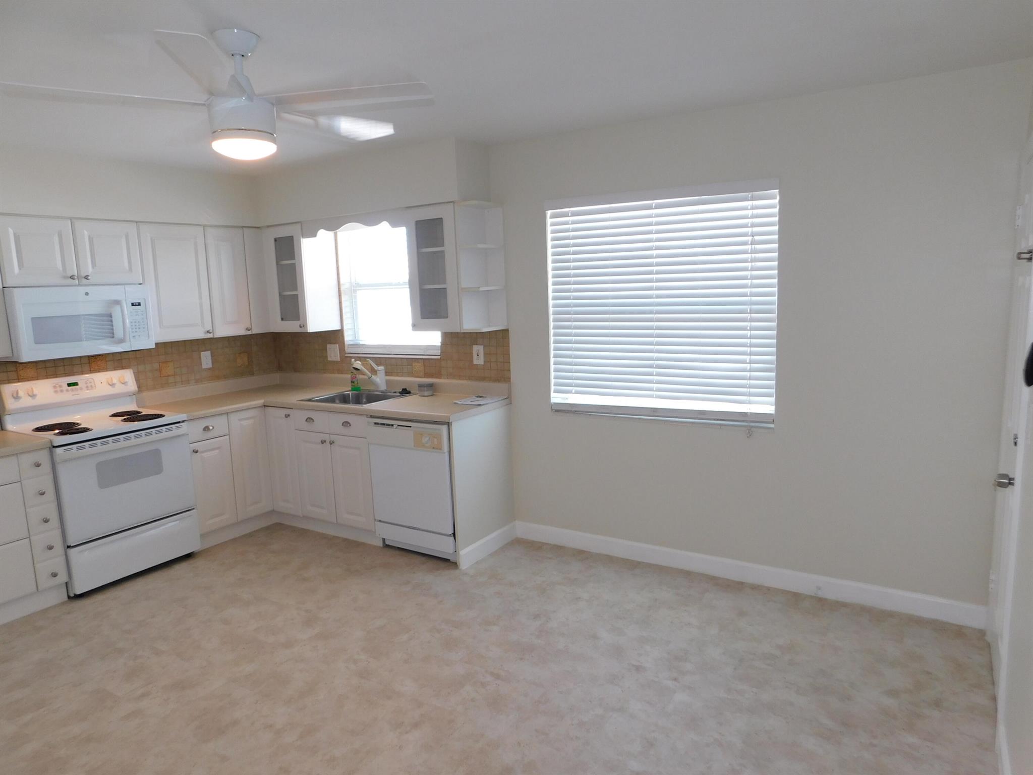 NORTH PALM BEACH VILLAGE - Residential Lease