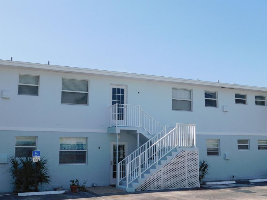 Very nice second floor apartment. Peaceful area on the Earman River with pool access and dock available for $200 a month. 2 small pets allowed. Personal Trucks okay. Available 5 Oct. Living in a Resort like setting.