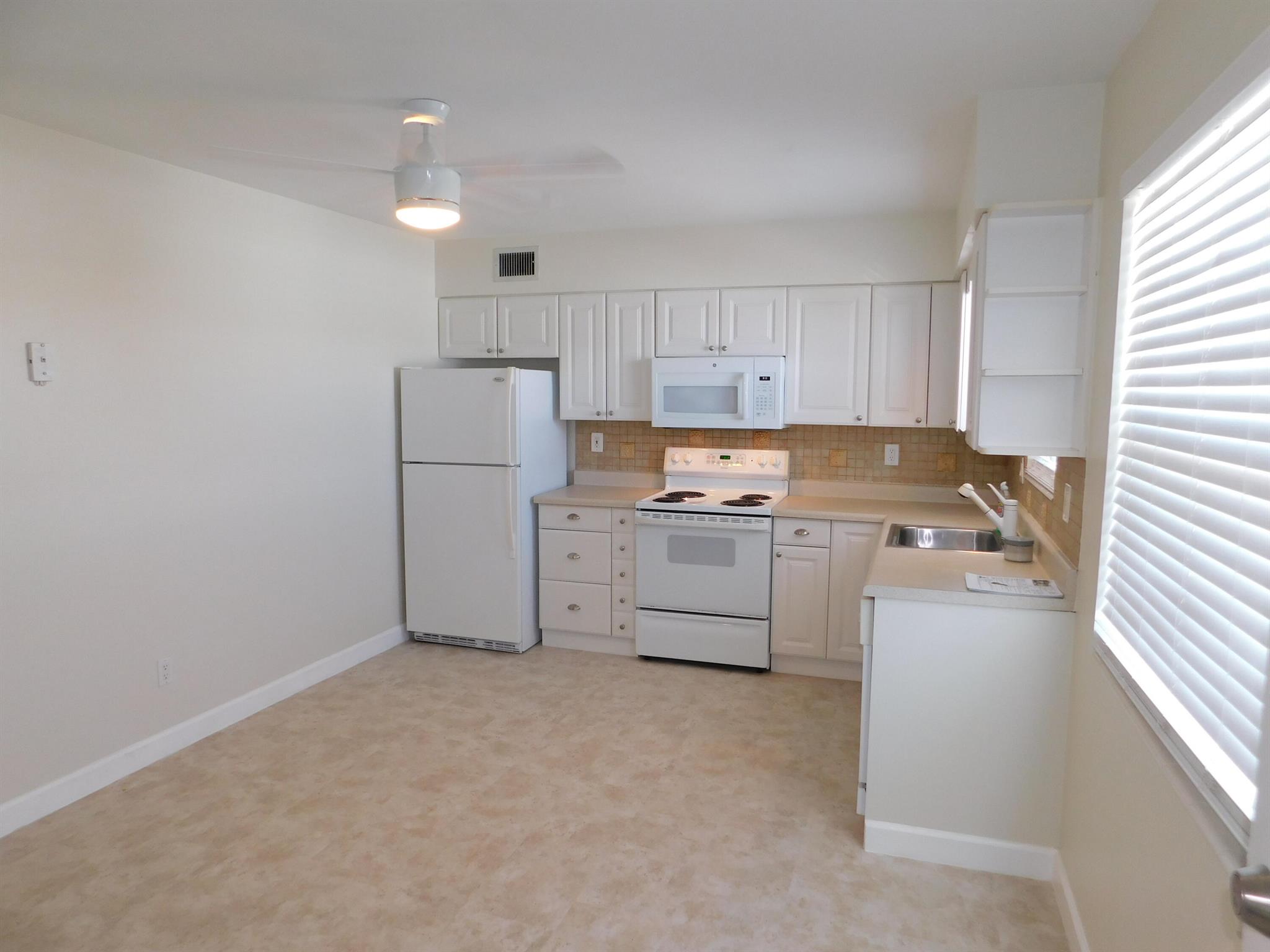 NORTH PALM BEACH VILLAGE - Residential Lease