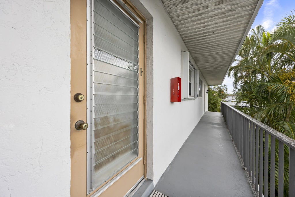 Photo of 2950 SE Ocean Boulevard #9-5, Stuart, FL 34996 (MLS # R11057476)