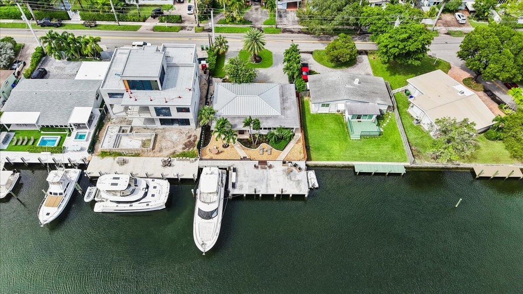 Photo of 1310 CORDOVA Road, Fort Lauderdale, FL 33316 (MLS # B26092615)