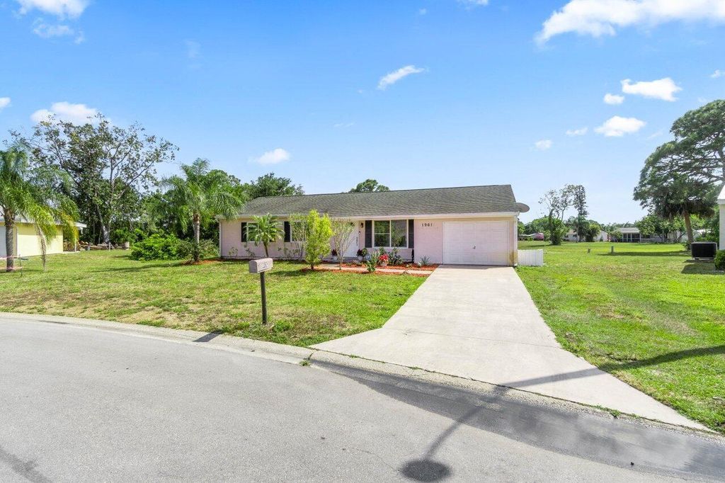 Photo of 1961 SE Redwing Circle SW, Port Saint Lucie, FL 34952 (MLS # R10978340)