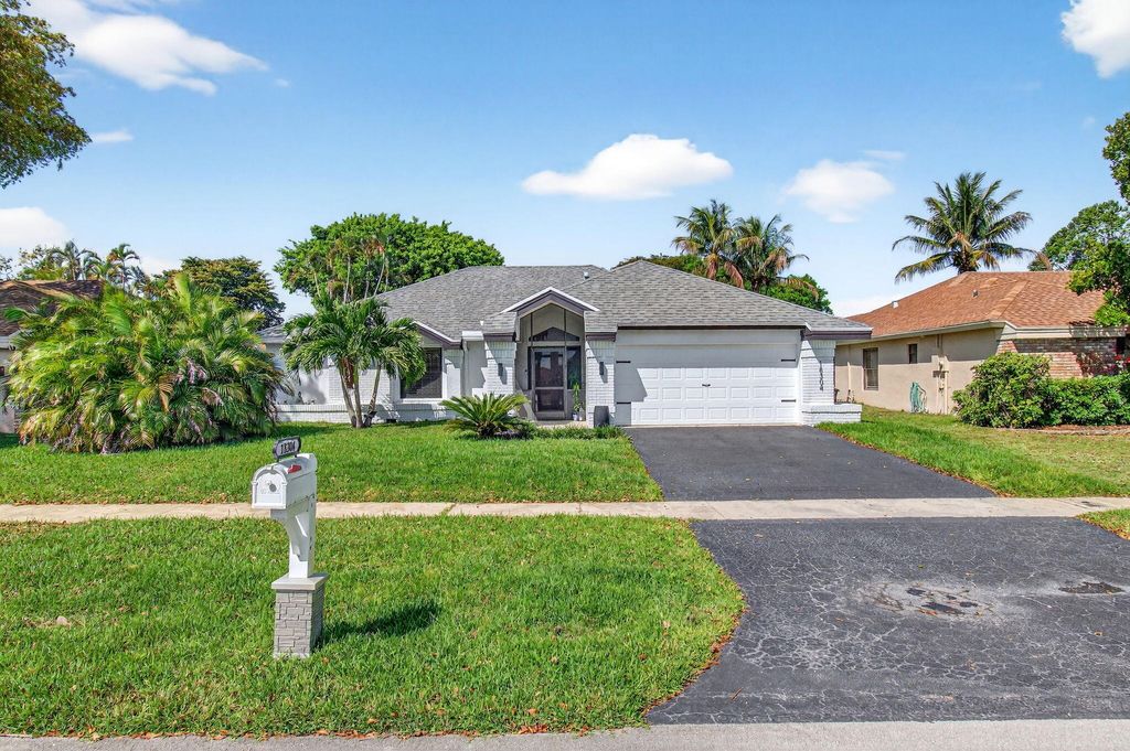 Photo of 18304 181st Circle S, Boca Raton, FL 33498 (MLS # B26006066)