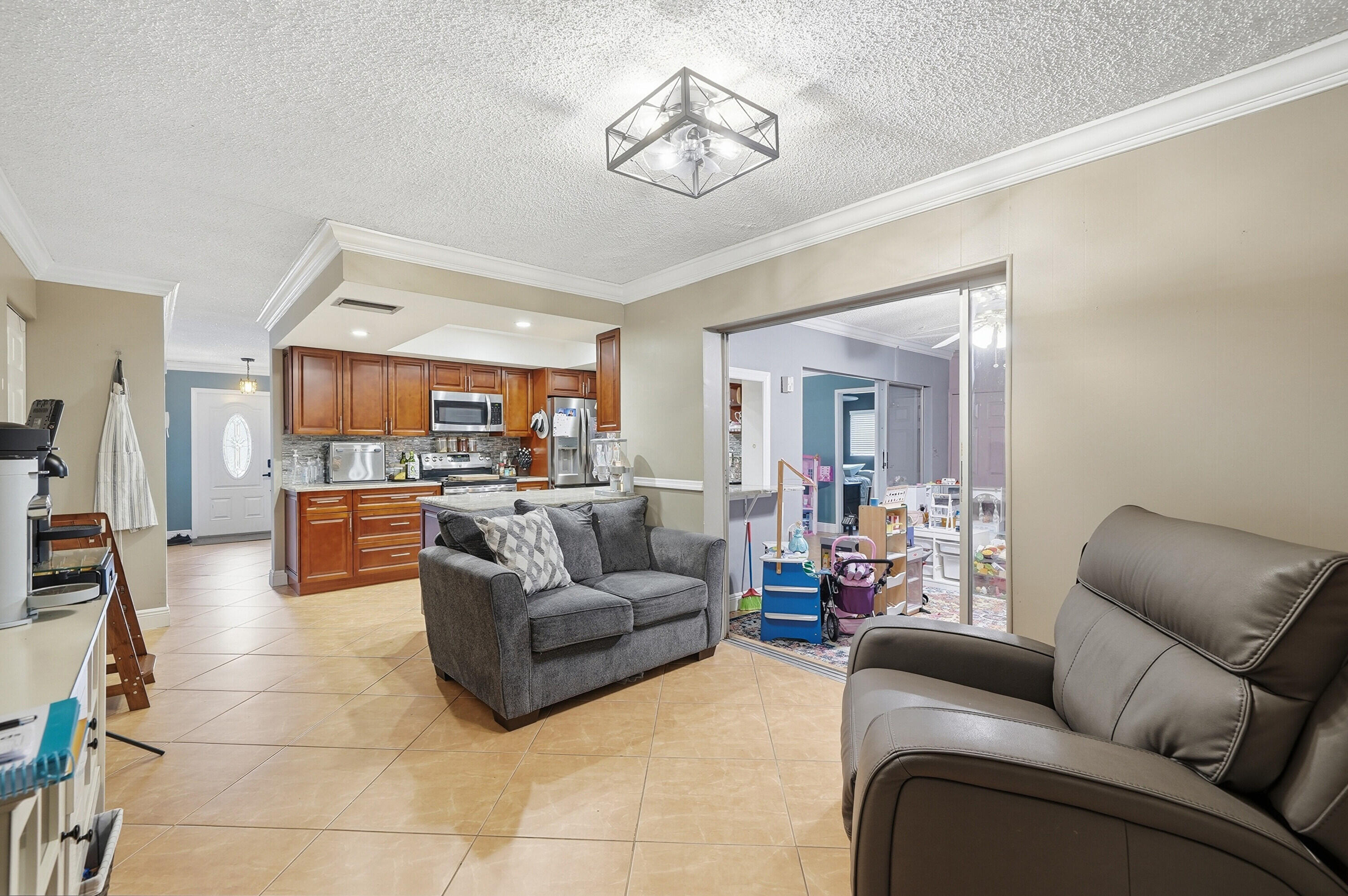 LAUDERDALE LAKES EAST GATE - Residential