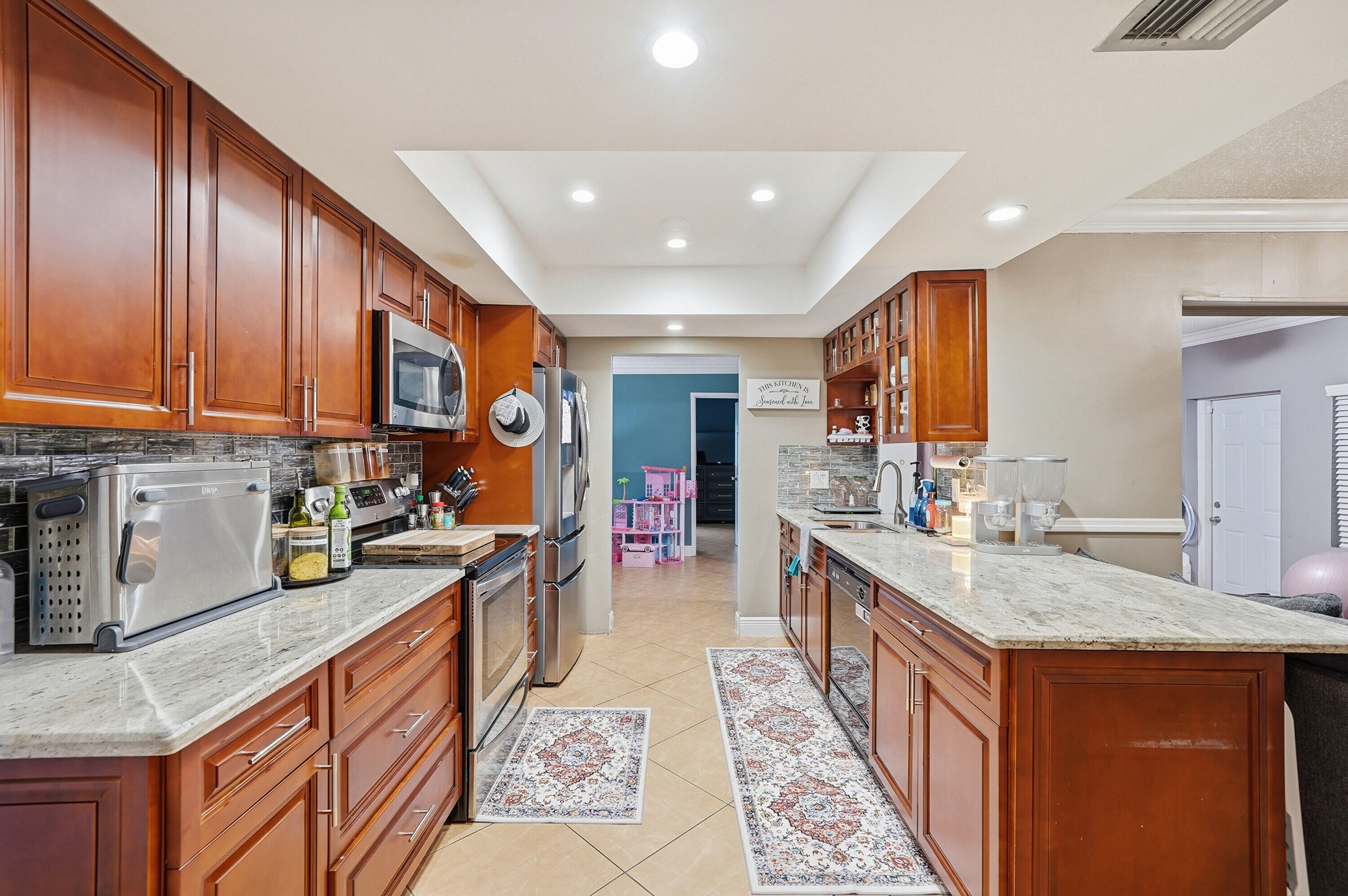 LAUDERDALE LAKES EAST GATE - Residential