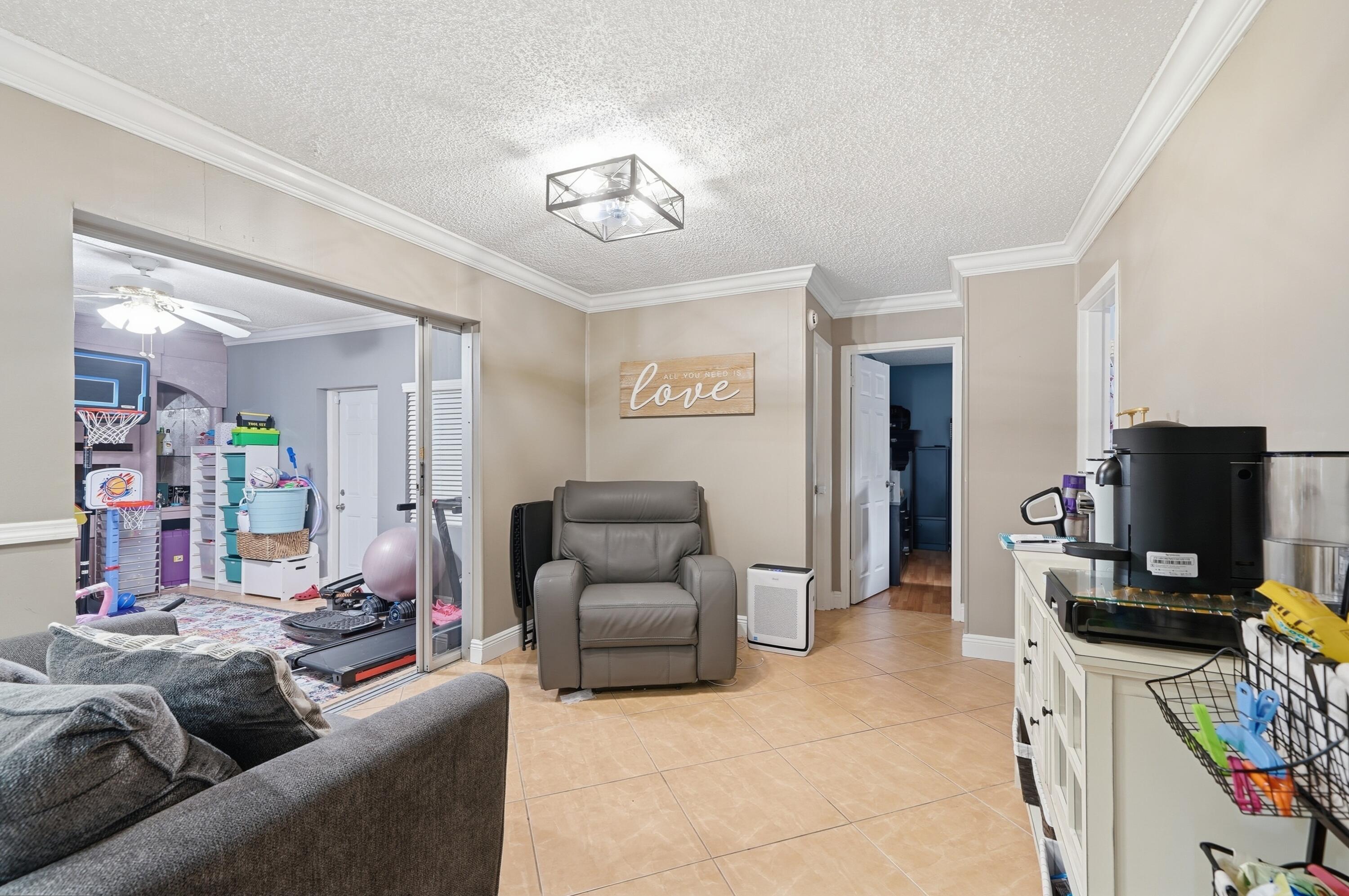 LAUDERDALE LAKES EAST GATE - Residential