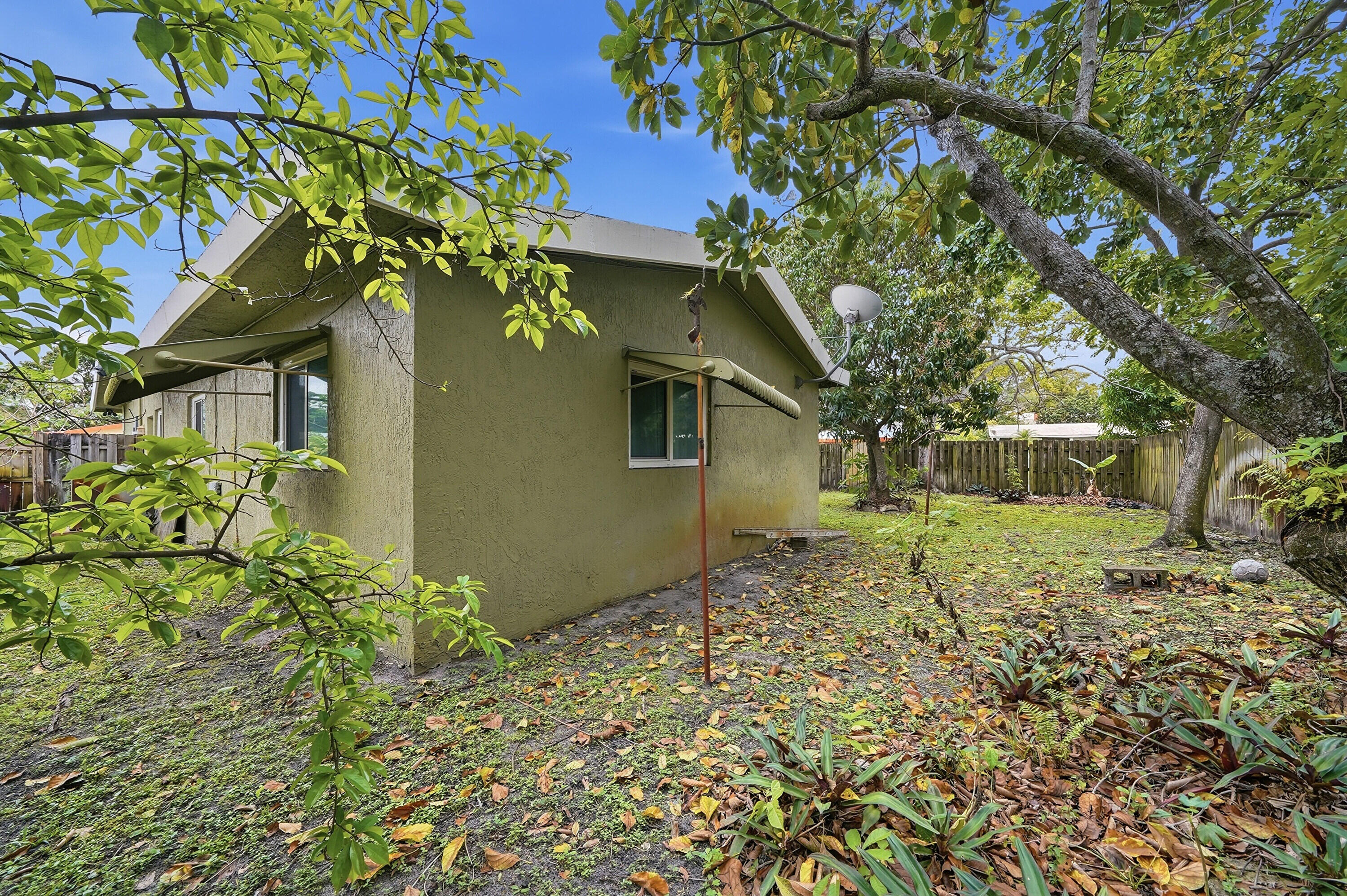 LAUDERDALE LAKES EAST GATE - Residential