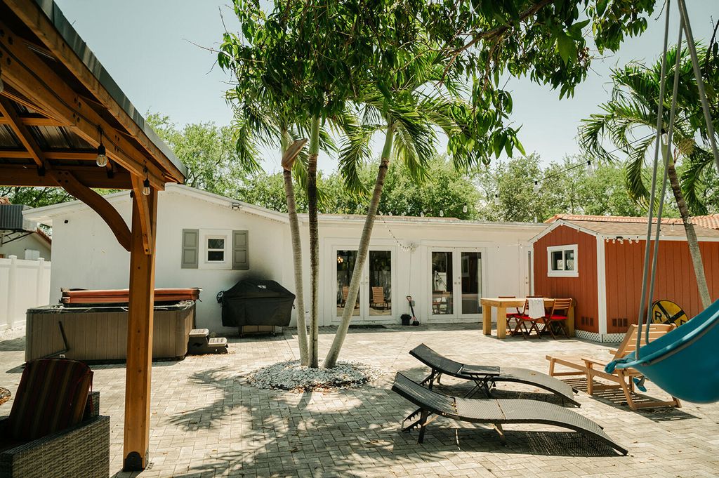 Photo of 4815 Johnson Street, Hollywood, FL 33021 (MLS # B26023407)