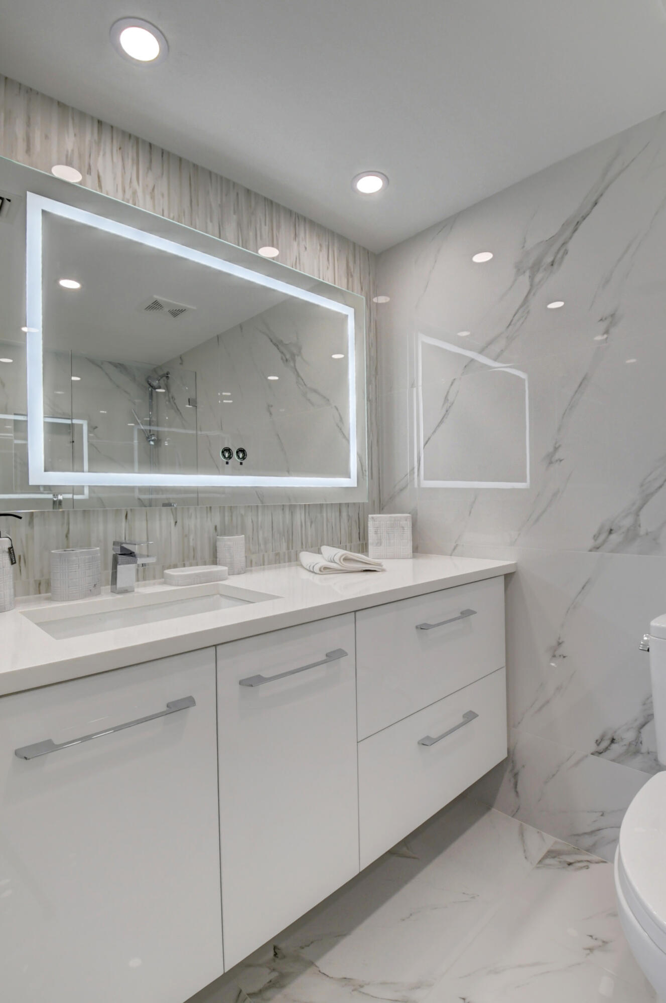 LAKEWOOD MIDRISE CONDO - Residential