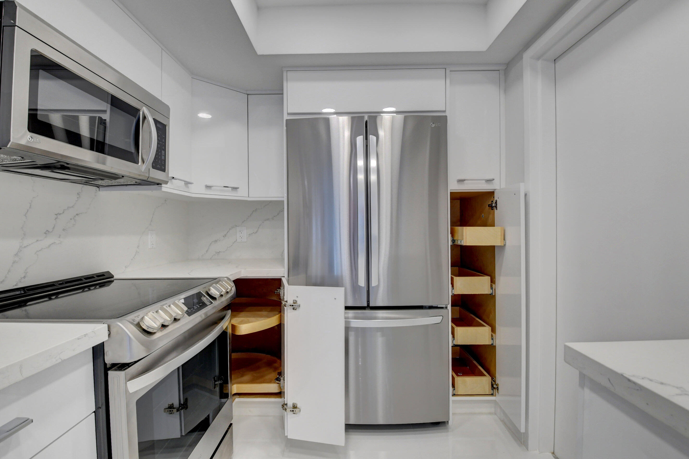 LAKEWOOD MIDRISE CONDO - Residential