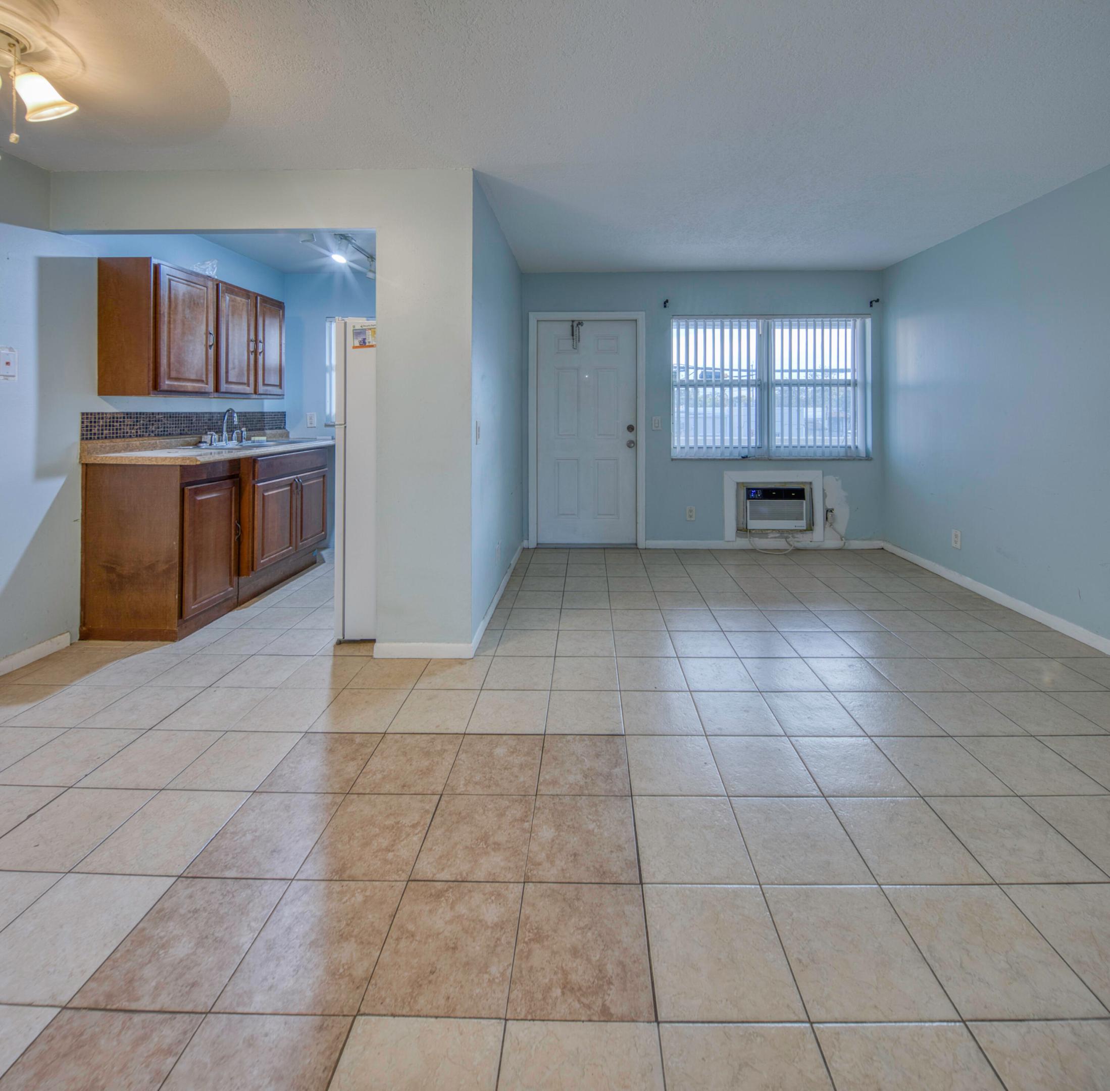 CASA DE PLAYA OF LAKE WORTH CONDO - Residential