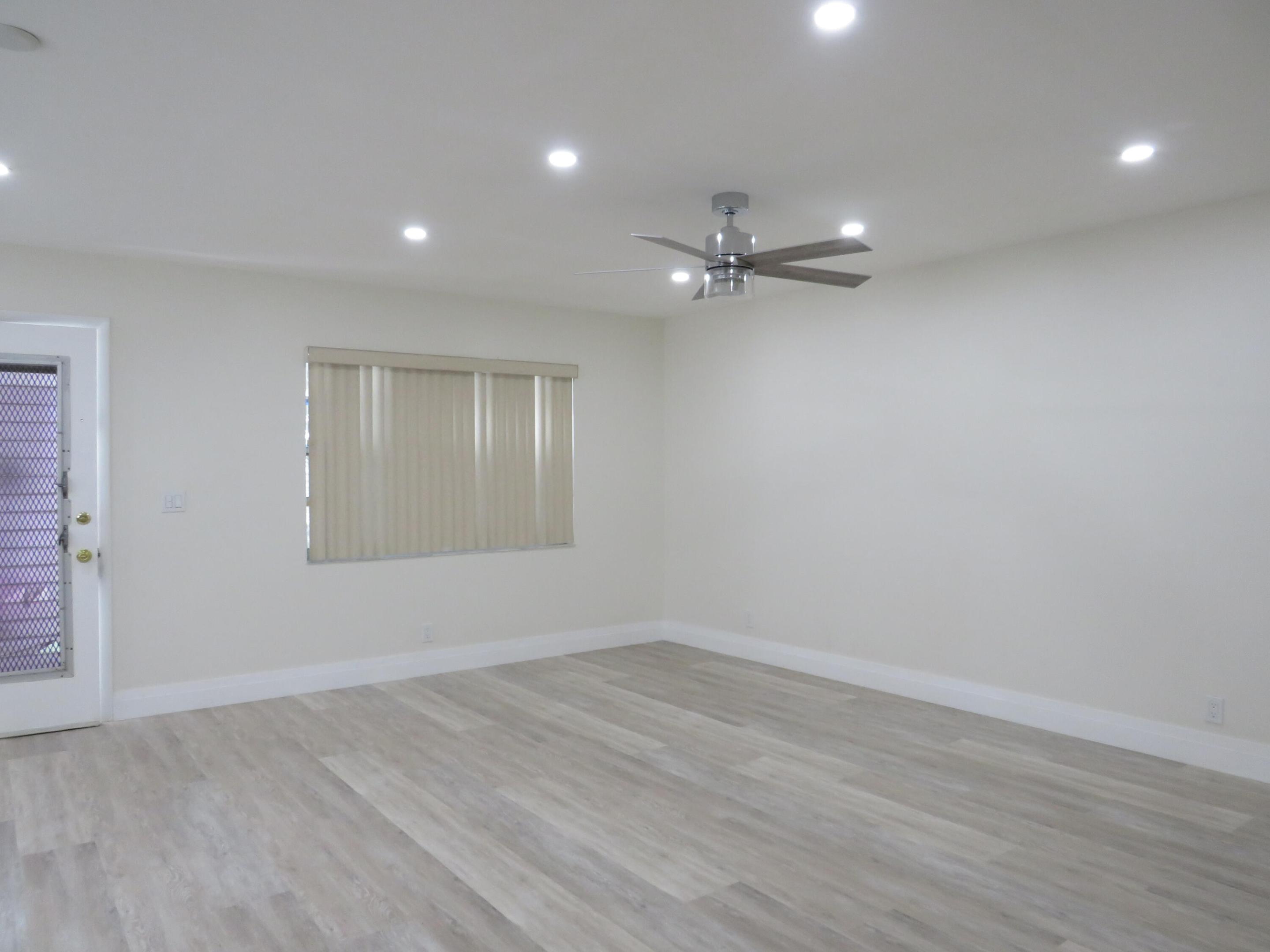 KINGS POINT BURGUNDY CONDOS - Residential