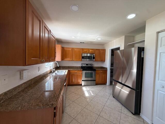 FIRST REPLAT OF PORTOFINO - Residential Lease