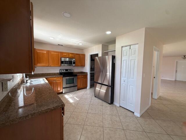 FIRST REPLAT OF PORTOFINO - Residential Lease